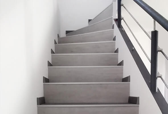 Lépcső laminált padlóból Öskü