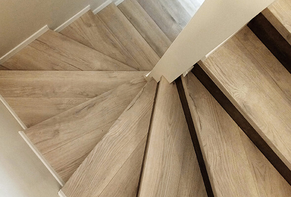 Lépcső szalagparkettából Balatonfűzfő